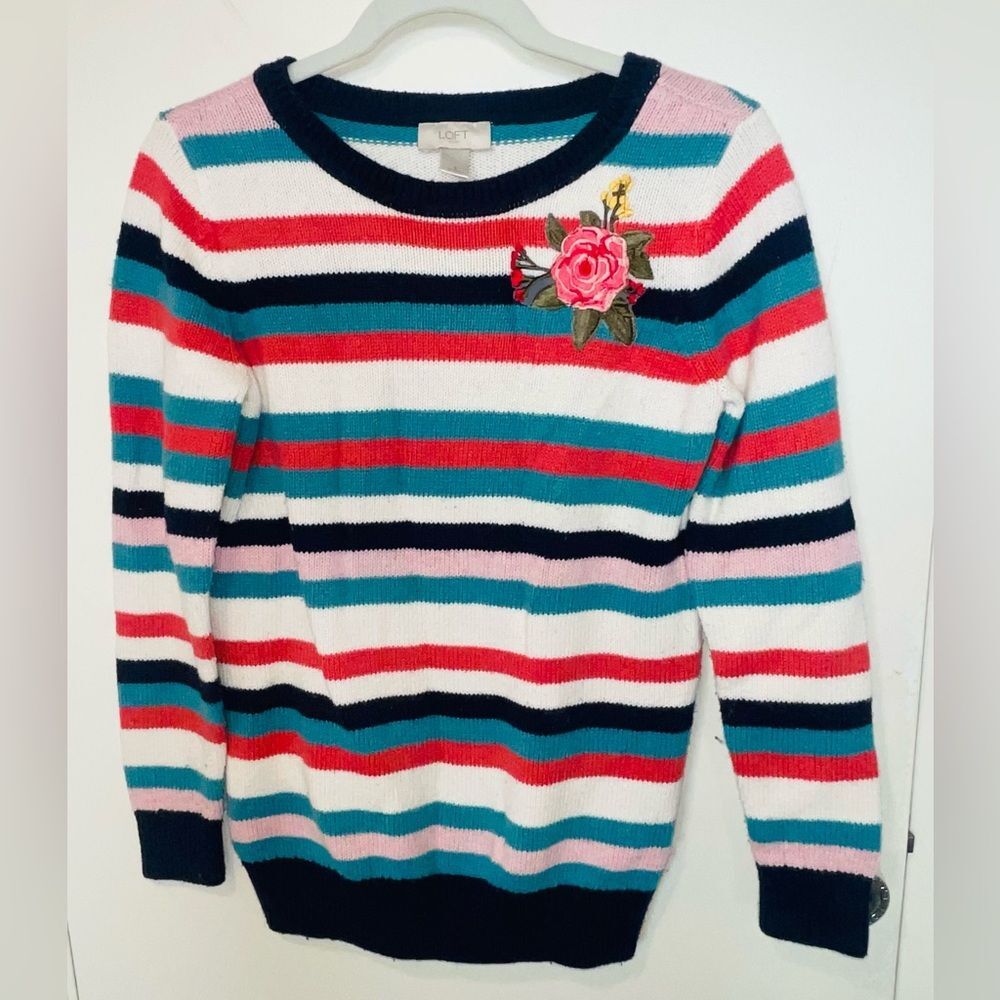 Ann Taylor LOFT ladies Striped Sweater Flower Design Sz S chunky